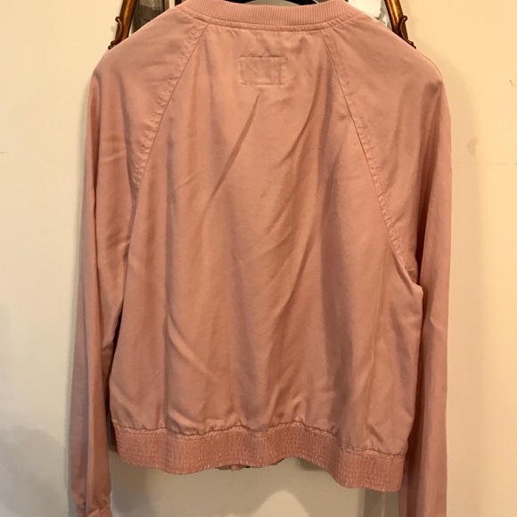 New without tag-American Eagle Bomber pink jacket - Picture 2 of 2